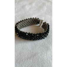 Kadın Bileklik - Gümüş Kum Boncuk Üzerine Siyah Kristal İşleme (BK-1702)
