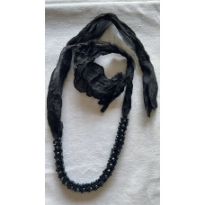 Kadın Kolye - Boyu Ayarlanabilir İpek Kumaş ve Kristal Boncuk İşleme (KK-BA01)